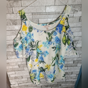 Harlow & Rose cold shoulder short sleeve floral‎ shirt lace details Size Medium